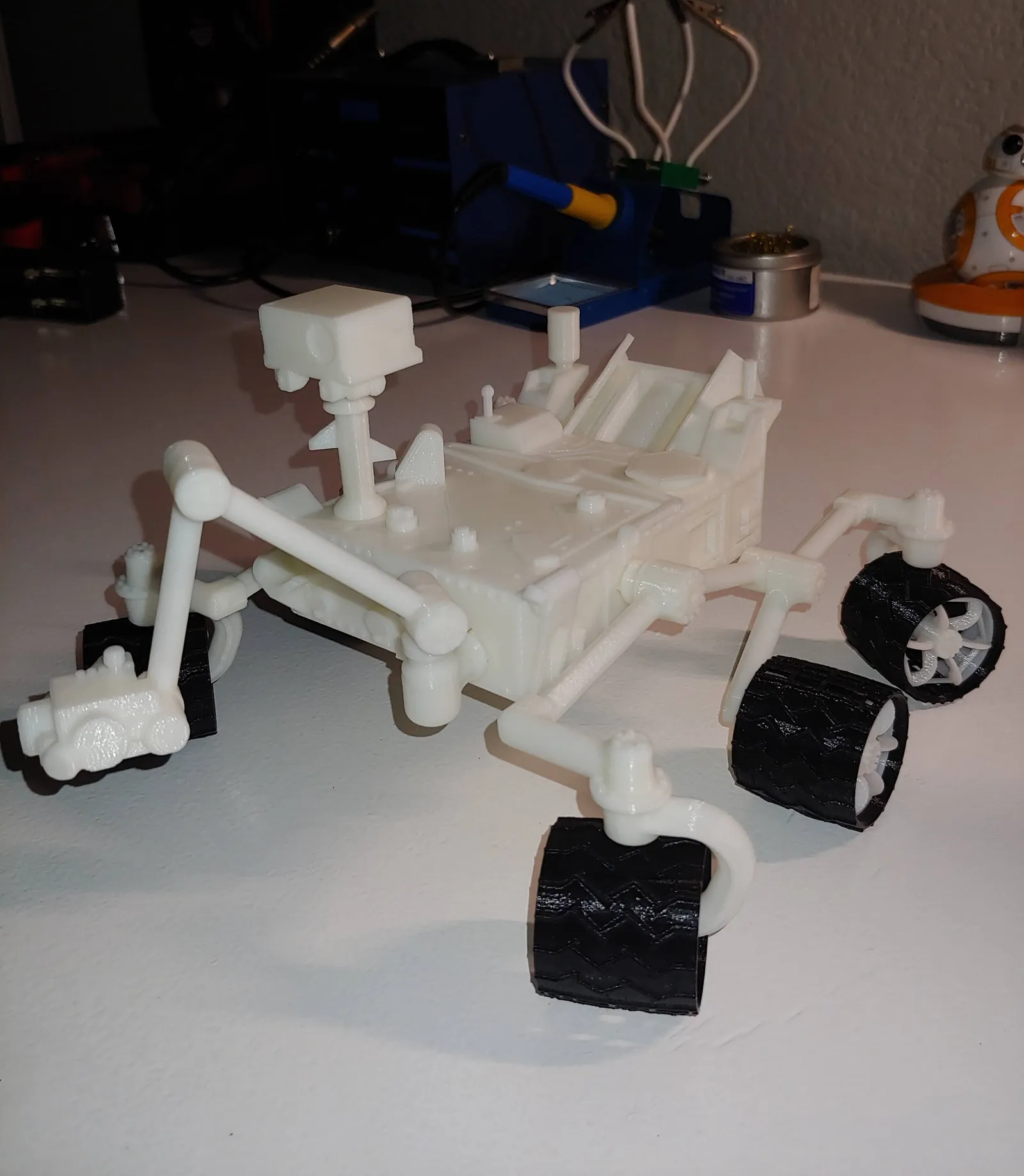 This Perseverance rover model was one of the first that I made on the custom printer. All the small white pieces used for the various joints and linkages were printed in a single job